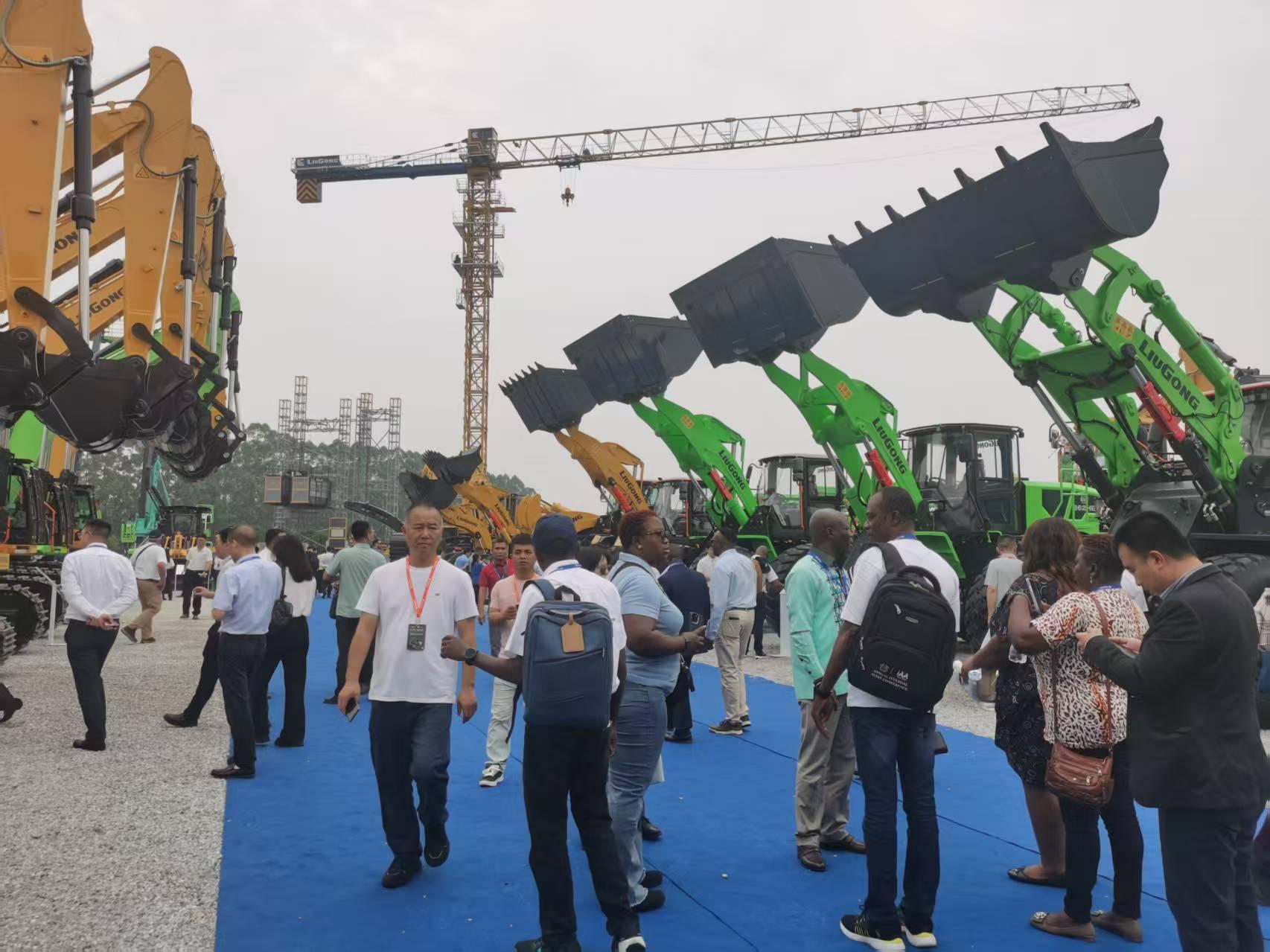 智慧绿色新突破 柳工发布新一代T系列电动装载机